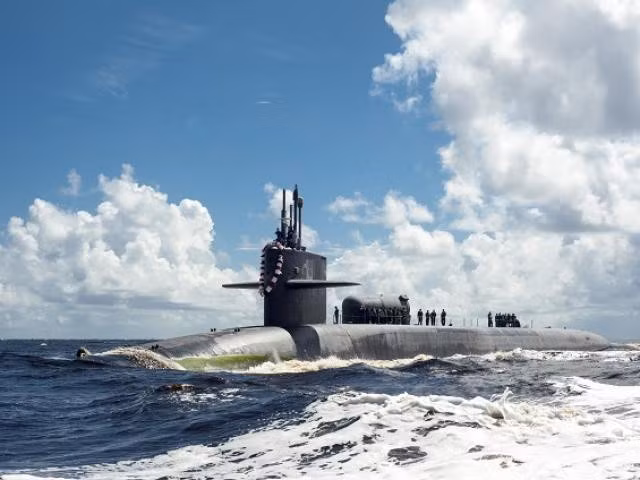 Kích thước và năng lượng lớn đủ cho phép nó mang theo 154 tên lửa Tomahawk, nhiều hơn 50% so với các tàu khu trục và gấp 4 lần các tàu ngầm tấn công mới nhất hiện nay của hải quân Mỹ. Mỗi tên lửa Tomahawk có đầu đạn nổ nặng 450kg.