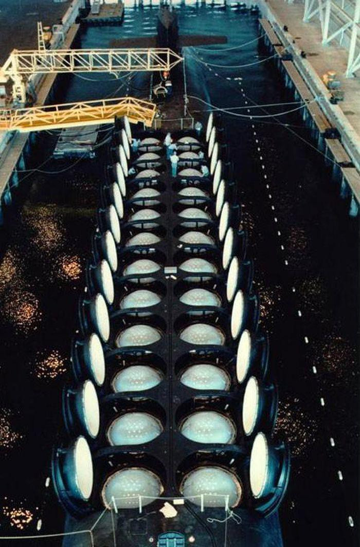 Việc biến đổi từ SSBN sang SSGN cũng giúp cho tàu có thêm không gian dành cho các thủy thủ. Khu vực chứa các tên lửa hạt nhân Trident đã được biến đổi thành nơi sinh hoạt cho 66 lính đặc nhiệm SEAL.