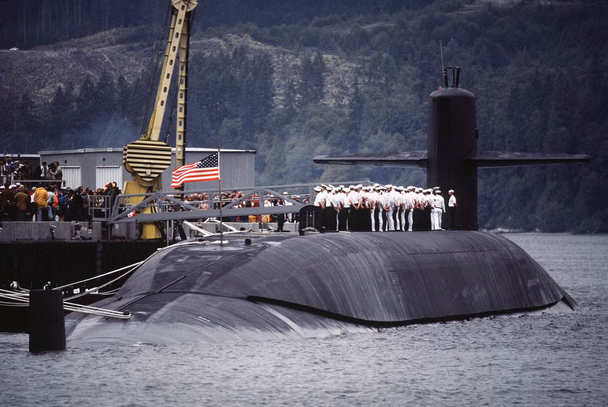 Sidharth Kaushal, một chuyên gia hải quân tại Viện nghiên cứu hoàng gia ở London, mô tả biến thể SSGN của tàu lớp Ohio như một phương tiện trung chuyển để đưa tên lửa và binh lính đến gần lãnh thổ đối phương.