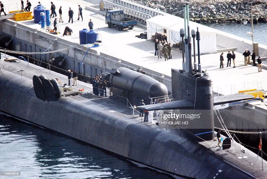 Nếu sự có mặt của USS Ohio được sử dụng là tín hiệu tới cho Trung Quốc, đây cũng không phải lần đầu tiên Mỹ dùng tàu ngầm SSGN cho việc này.