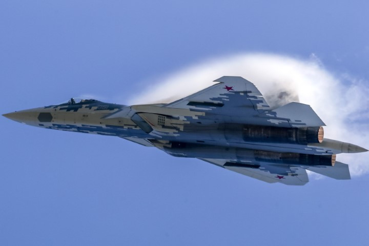 Đáng buồn là lực lượng Không quân Vũ trụ Nga, sẽ chỉ nhận được 4 chiếc tiêm kích Su-57 trong năm nay. Nhiều người cũng tỏ ra nghi ngờ, khi suốt nửa đầu năm 2021 vừa rồi, không có thêm bất cứ một chiếc Su-57 nào được gia nhập biên chế Không quân Nga.