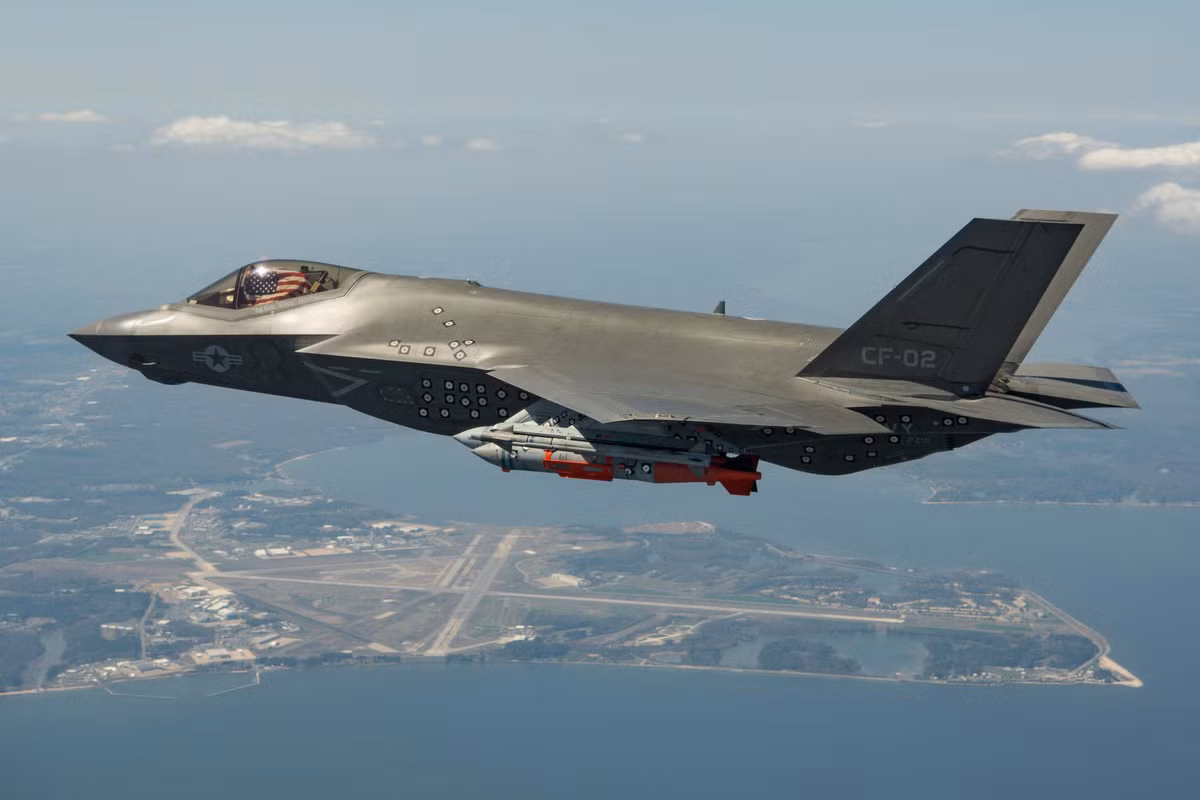 Ngoài ra, vấn đề chung của chương trình F-35 là trang bị quá nhiều công nghệ hiện đại, điều khiến chi phí của nó cũng tăng mạnh, tuy nhiên lại chưa thể hoạt động hiệu quả theo đúng lộ trình.