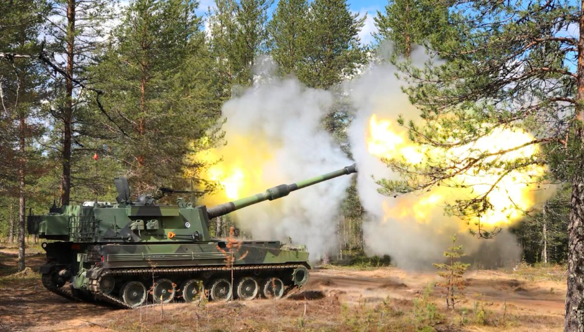 Theo các tài liệu được các bên công khai, giá thành của mỗi khẩu pháo tự hành K9 cùng các hệ thống hậu cần, hỗ trợ sẽ vào khoảng 3 triệu Euro/khẩu - tương đối rẻ so với các loại pháo tự hành phổ biến hiện nay của Mỹ và Nga.