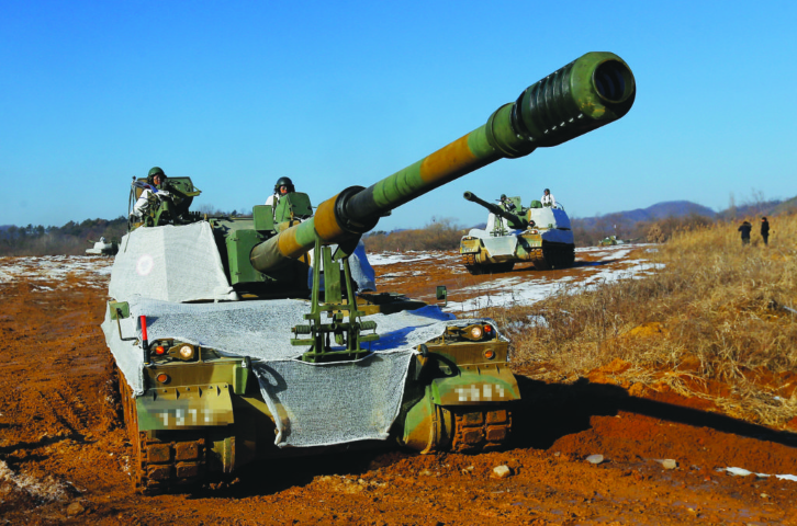 Các khẩu pháo tự hành K9 sẽ hoạt động cùng xe hậu cần K10 để tải đạn và hỗ trợ trên chiến trường. Bản thân xe hỗ trợ K10 thậm chí còn được đánh giá là hiện đại hơn so với K9, khi nó có cơ cấu hoạt động gần như tự động hoàn toàn.