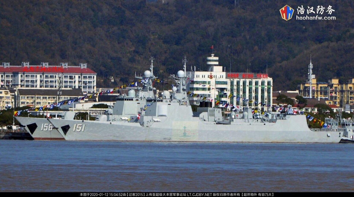 Loại radar mới trang bị trên tàu khu trục Type 052DL được cho là có tầm hoạt động cực xa và phát hiện được cả những tiêm kích tàng hình nhờ tín hiệu bước sóng dài.