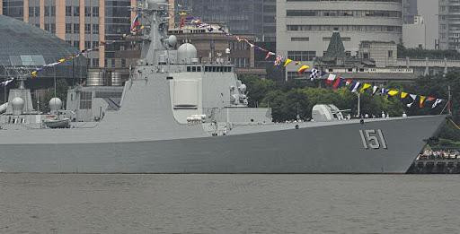 Con tàu được trang bị 64 hệ thống phóng tên lửa có khả năng khai hỏa nhiều loại tên lửa chống hạm, phòng không và vũ khí săn ngầm.