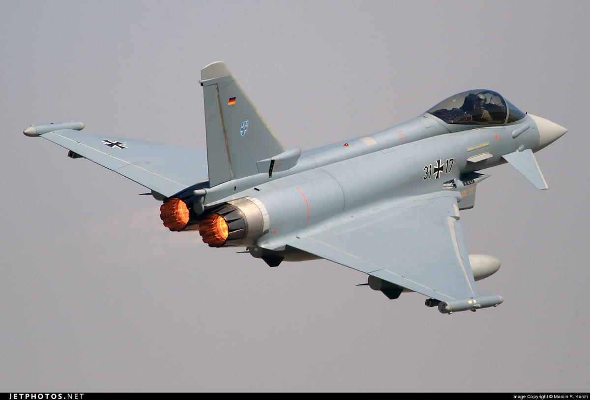 Tuổi thọ khung thân của chiếc Typhoon cho phép nó hoạt động được tới 6000 giờ bay trước khi hết niên hạn.