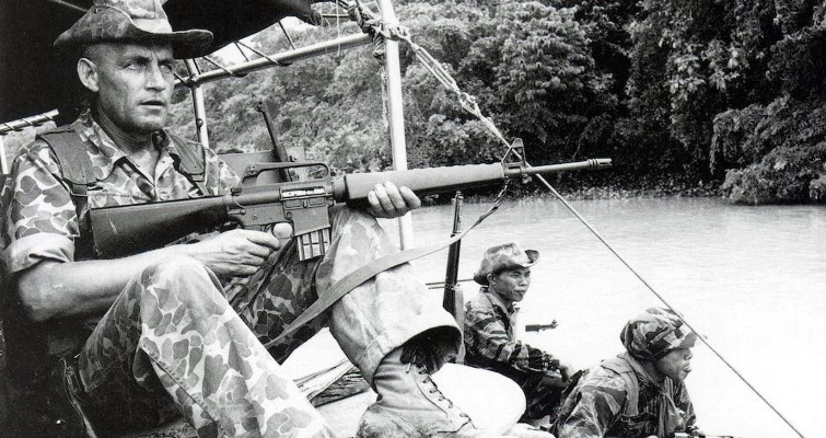 Trong suốt thời gian diễn ra Chiến tranh Việt Nam, có khoảng 27 triệu nam thanh niên Mỹ bước vào độ tuổi nhập ngũ và đáng lẽ phải bị gọi đi quân dịch. Tuy nhiên có tới 1/2 trong số này, đã tìm cách né tránh quân dịch. Một vài người chuyển sang Canada định cư, một số khác lại sẵn sàng nộp tiền hay thậm chí đi tù để được ở nhà.