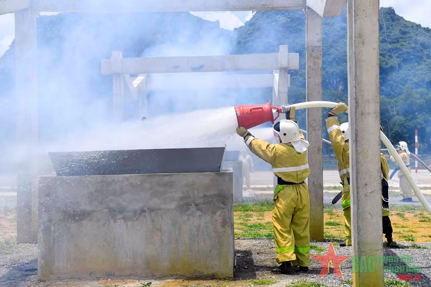 Khoanh khac an tuong trong ngay khai mac Army Games 2021 tai Viet Nam