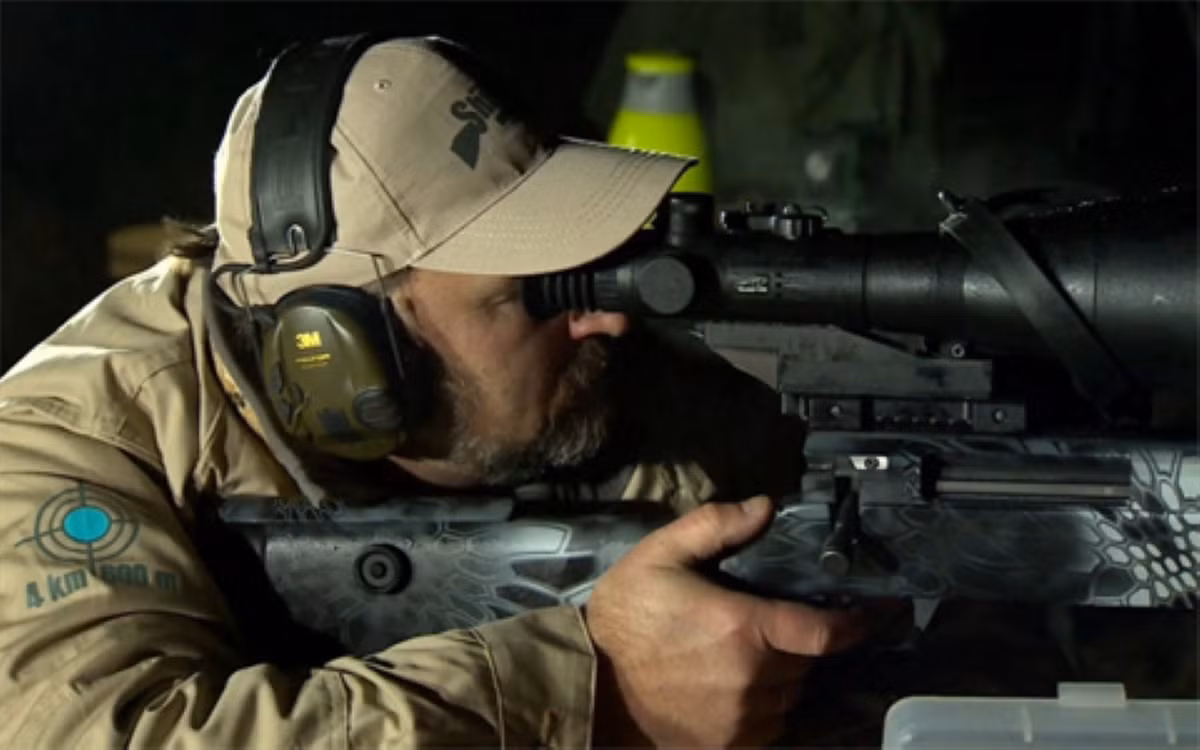 Được biết, SVLK-14S là mẫu súng trường bắn tỉa được chế tạo bởi nhà thiết kế vũ khí Vladislav Lobaev của Nga, đồng thời cũng là chủ của công ty chế tạo vũ khí Lobaev Arms.