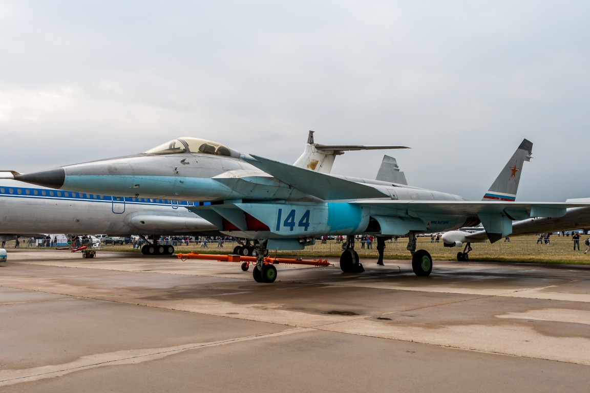Chiến đấu cơ MiG 1.44 dù chỉ là phi cơ thử nghiệm, nhưng cũng đã hội tụ đầy đủ những công nghệ hiện đại nhất thập niên 90. Loại phi cơ này được thiết kế để đáp ứng các yêu cầu tàng hình như phi cơ thế hệ 5, kèm theo đó là kiểu dáng khí động học mang tính cách mạng và khả năng cơ động cực cao.