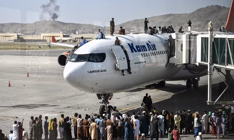 Chưa kể tới những điệp viên người bản địa đã được tuyển mộ và đào tạo, tất cả đều cần được di tản. Tuy nhiên trong bối cảnh loạn lạc hiện tại ở Afghanistan, việc tìm kiếm và đưa hết tất cả những người dễ bị tổn thương rời đất nước này, rõ ràng là một nhiệm vụ bất khả thi với Mỹ và phương Tây. Nguồn ảnh: BI.