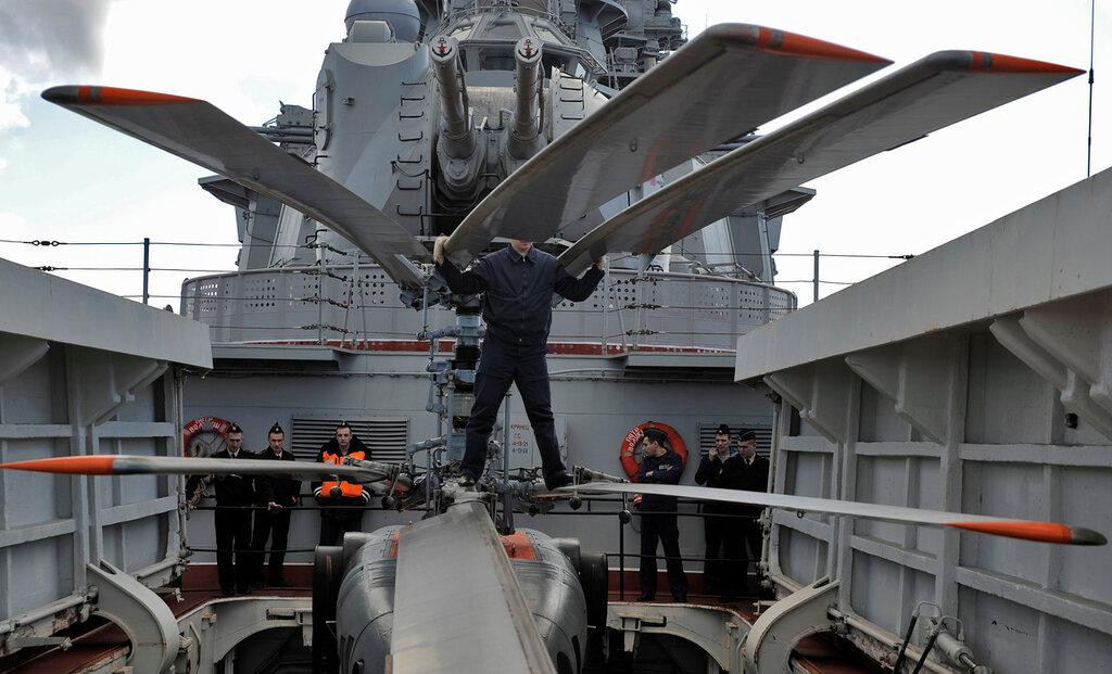 Sau khi rời bệ phóng, tên lửa chính bay thấp trên mặt nước trong khi một quả ở trên cao, nó tìm kiếm hạm đội được lên kế hoạch tiêu diệt và chuyển hướng sự chú ý của lực lượng phòng không đối phương sang bản thân.