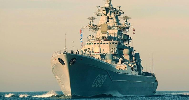 "Ngay khi chúng tôi tiếp cận ở cự ly 600 km, cuộc tấn công bằng pháo binh và không kích bị chặn lại, tàu Mỹ đã rút lui". Ông Kovalchuk nói thêm: "Sự xuất hiện của Kirov khiến tàu sân bay Mỹ phải cách xa bờ biển Lebanon gần 500 km, sau đó cuộc chiến kết thúc trong đàm phán hòa bình".