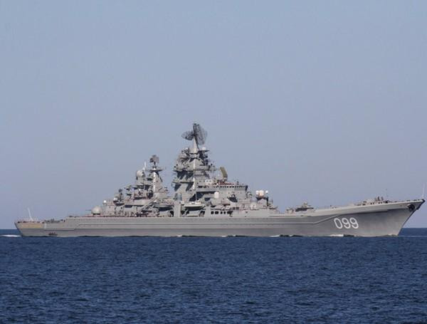 Sau đó Bộ Tư lệnh Hải quân Liên Xô quyết định kết hợp lực lượng chống ngầm và tấn công của tàu tuần dương tên lửa. Để tung sức mạnh đến bất kỳ đâu trên thế giới, họ quyết định trang bị cho con tàu lò phản ứng hạt nhân.