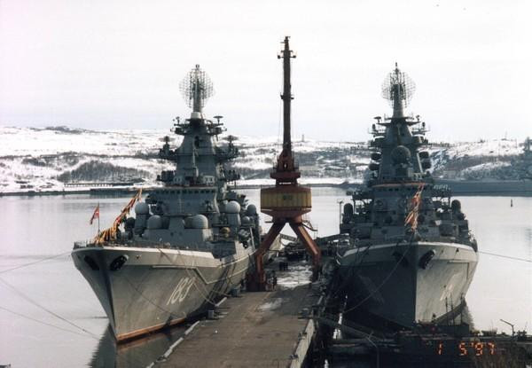 "Thật là tự hào về vũ khí của chúng tôi"! - Chỉ huy đầu tiên của Kirov - ông Alexander Kovalchuk cho biết, con tàu nói trên được xem là đối thủ chính của những hạm đội tàu sân bay Mỹ.