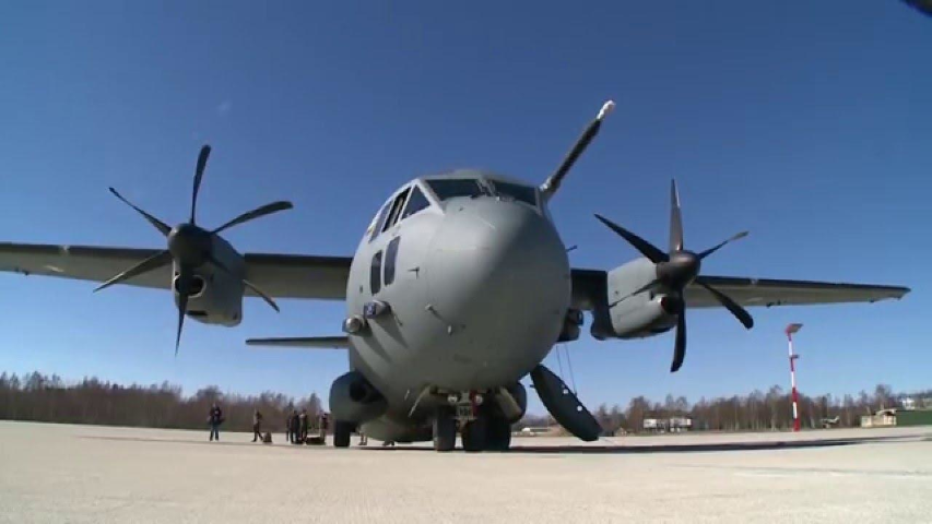 Chiếc C-27 Spartan được phát triển và sản xuất bởi tập đoàn Leonardo-Finmeccanica (Italy) từ cuối những năm 1990 với thiết kế khung thân giống với C-130 Hercules và dùng chung hệ thống động cơ và hệ thống phụ.