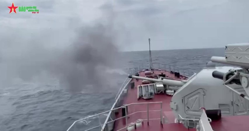 Càng vui mừng hơn khi được biết bắn pháo hạm AK-176 là nội dung khó nhất trong số 5 nội dung thi đấu của môn "Cúp biển".