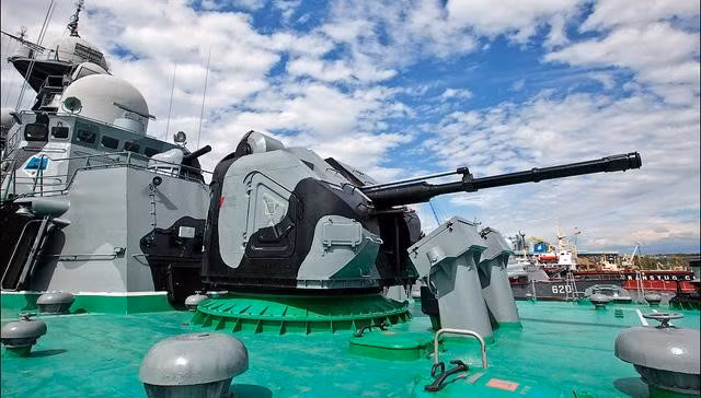 Các cuộc thử nghiệm ở Liên Xô từng được tiến hành cho thấy AK-176 có thể bắn hạ mục tiêu mô phỏng tên lửa hành trình Harpoon của Mỹ với trung bình khoảng 25 phát bắn.