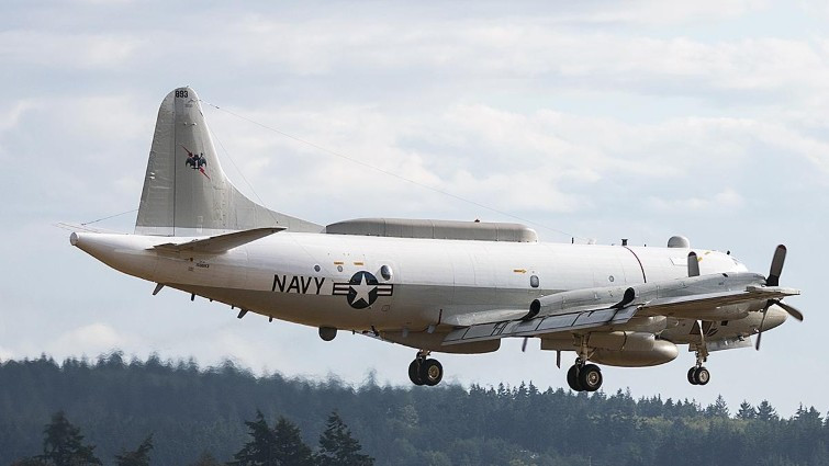 Máy bay trinh sát điện tử EP-3 được trang bị 1 đĩa radar quét nhảy tầng APS-15 tròn dưới bụng, đây là điểm khác biệt so với với máy bay săn ngầm P-3 Orion.