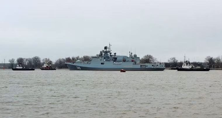 Để điều khiển con tàu cần tới đội thủy thủ từ 190-220 người.