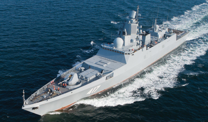 Hai trong bốn ống phóng ngư lôi chống ngầm cỡ 533mm được bố trí dọc thân tàu.