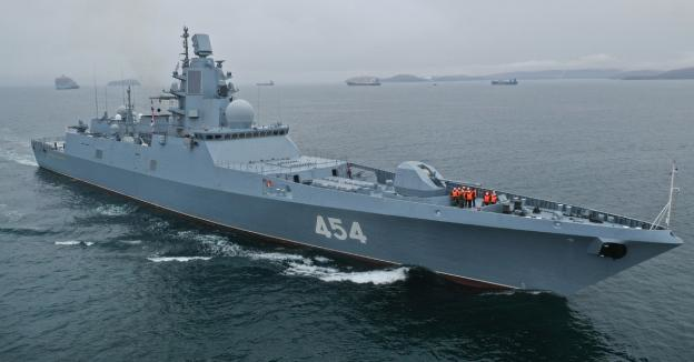 Trong tác chiến phòng không, tàu được trang bị tổ hợp tên lửa đối không tầm trung Shtil-1 với 3 module phóng thẳng đứng 3S90E. Mỗi module chứa 12 tên lửa 9M317E đạt tầm phóng đến 50km.