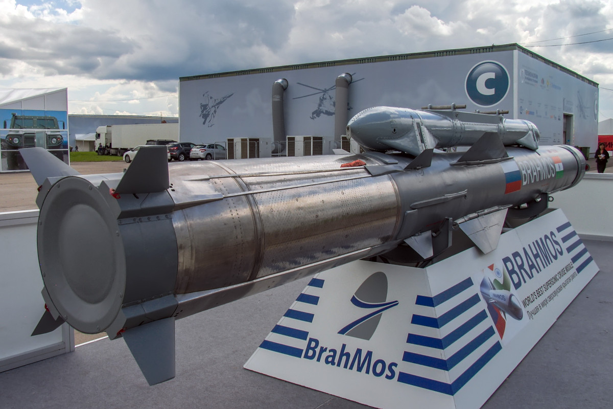 Với phiên bản phóng từ cơ cấu phóng trên không, Ấn Độ đã cải biên các chiến đấu cơ Su-30MKI của nước này để có thể tương thích với các tên lửa BrahMos.