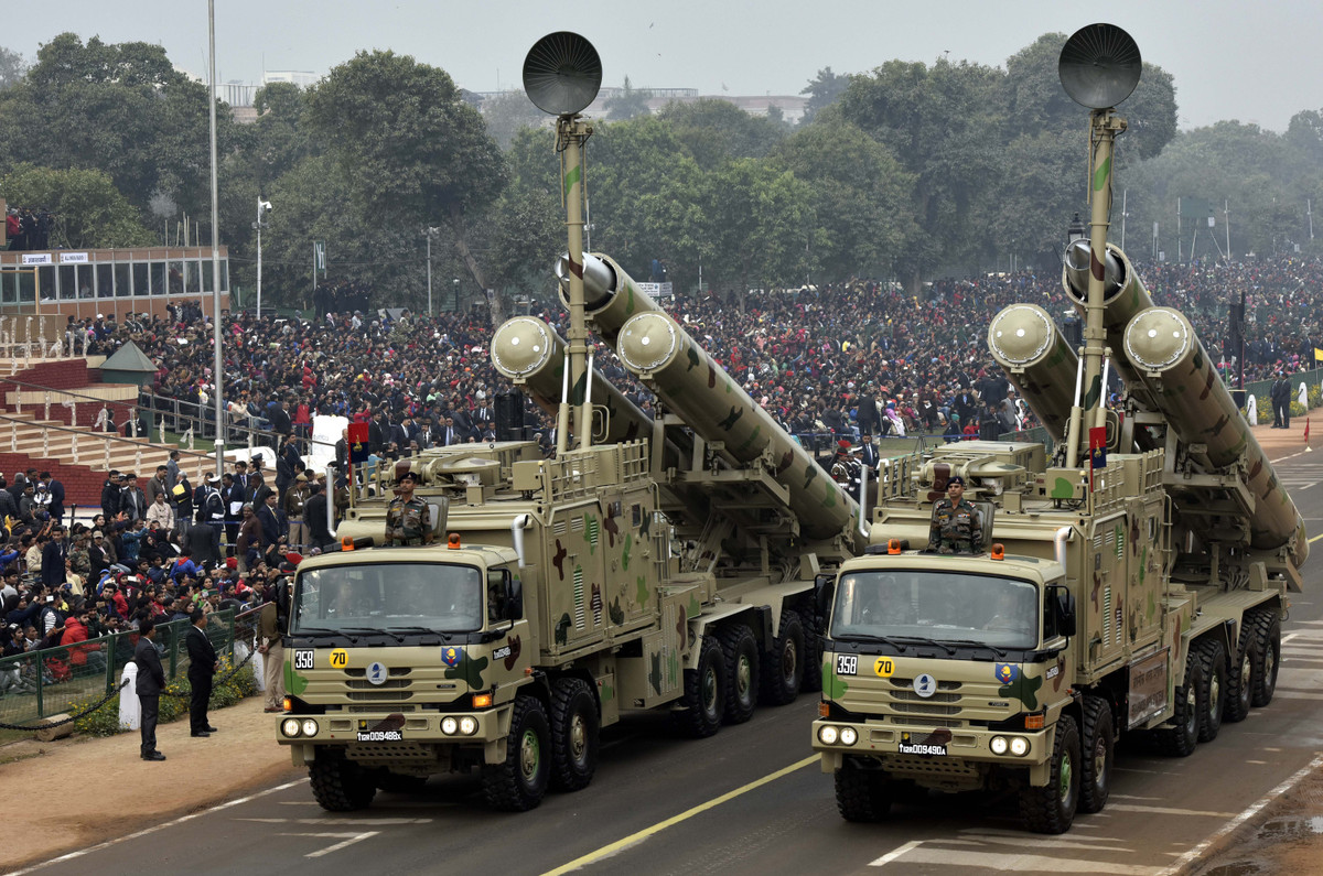 Ngoài ra, phiên bản tên lửa BrahMos phóng từ tàu ngầm cũng từng được khẳng định có khả năng tương thích cao với các tàu ngầm lớp Kilo mà hải quân Việt Nam đang sở hữu.