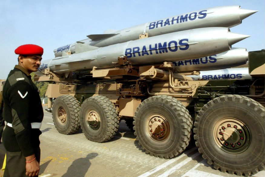 Như vậy, chỉ có duy nhất phiên bản phóng từ tàu chiến của tên lửa BrahMos là không phù hợp với Việt Nam do chúng ta chưa có đội tàu chiến tương thích với loại vũ khí này.