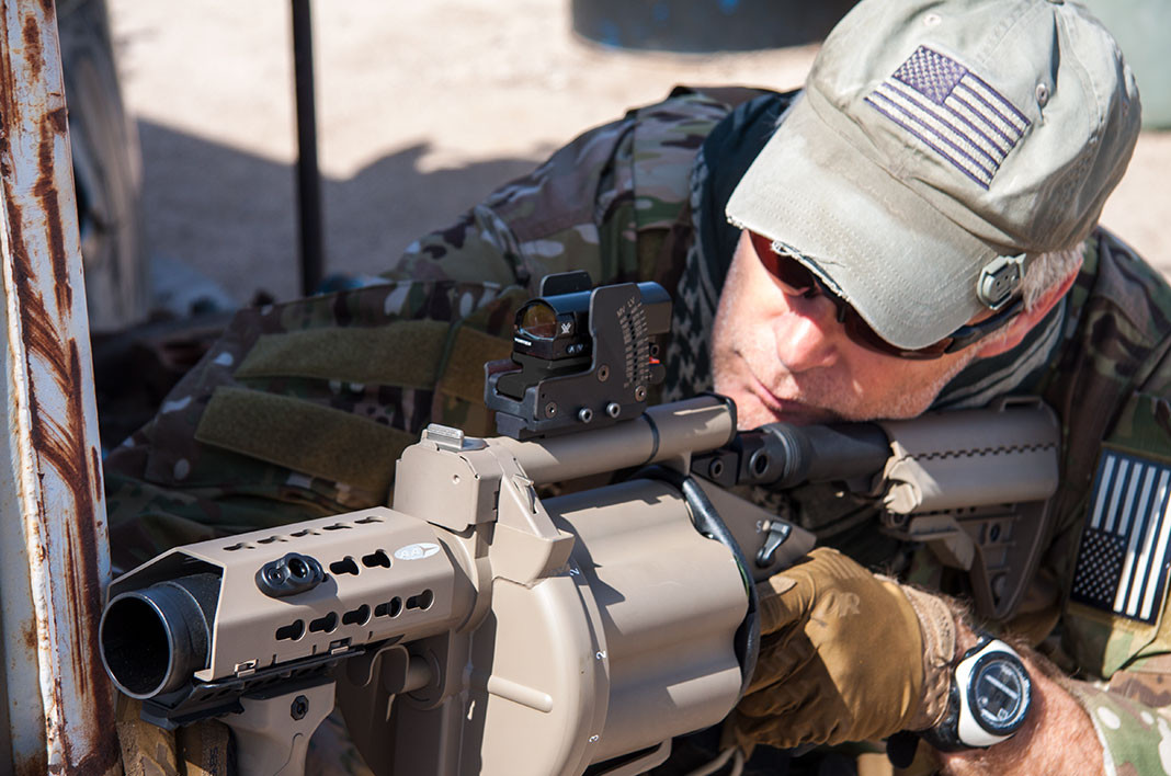 Quan trọng nhất đó là súng phóng lựu cầm tay có khả năng bù lấp được khoảng trống trên chiến trường khi cự ly giao tranh khoảng 100 tới 200 mét. Ở khoảng cách này, dùng cối là rất nguy hiểm vì có thể rót nhầm vào đầu quân mình, trong khi đó lựu đạn cầm tay không thể ném tới. Nguồn ảnh: Pinterest.