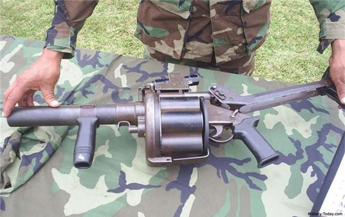 Súng có cỡ nòng 40mm - tương đương với súng phóng lựu M79 "huyền thoại một thời" trong Chiến tranh Việt Nam và xung đột biên giới Tây Nam. Nguồn ảnh: QPVN.