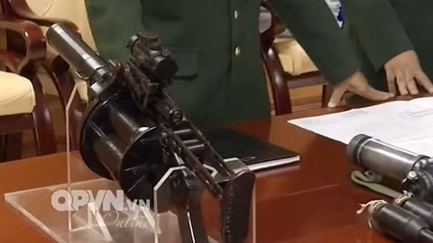 Quân đội Việt Nam cũng đã tự chủ sản xuất được loại súng phóng lựu này, phiên bản Milkor MGL nội địa được chúng ta tự sản xuất có tên gọi SPL6 - Súng Phóng Lựu 6. Nguồn ảnh: QPVN.