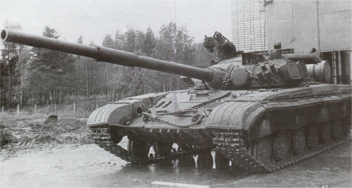 Nếu như T-54/55, T-62 và sau này là xe tăng chủ lực T-72 đều được xuất khẩu đại trà thì T-64 và T-80 (được phát triển từ T-64) lại bị Liên Xô cấm xuất khẩu nhằm bảo toàn công nghệ.