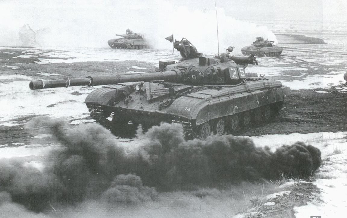 Chương trình phát triển xe tăng T-64 được khởi động ngay từ giữa thập niên 1950 với đề án Object 430 tạo ra mẫu xe tăng vượt trội, đáp ứng yêu cầu từ các cuộc chiến chống lại xe tăng phương Tây thời bấy giờ.