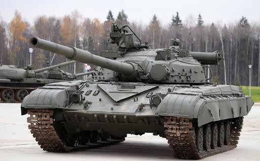 T-64 có trọng lượng nặng 38 tấn, dài 9,22m, rộng 3,41m và cao 2,17m. Xe tăng được trang bị hàng loạt công nghệ mới nhất thế giới khi đó, chủ yếu tập trung vào hỏa lực và giáp bảo vệ.