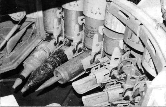 Đặc biệt, T-64 được tích hợp hệ thống nạp đạn tự động cho tốc độ bắn nhanh và nhất là rút bớt thành viên kíp lái xuống chỉ còn 3 thay vì 4 người như trước đây.