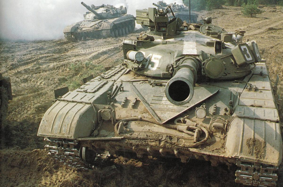 T-64 cũng là xe tăng đầu tiên trên thế giới sử dụng giáp composite có thể chống chịu mọi loại đạn xuyên giáp mà không cần tăng cường độ dày như giáp thép truyền thống.