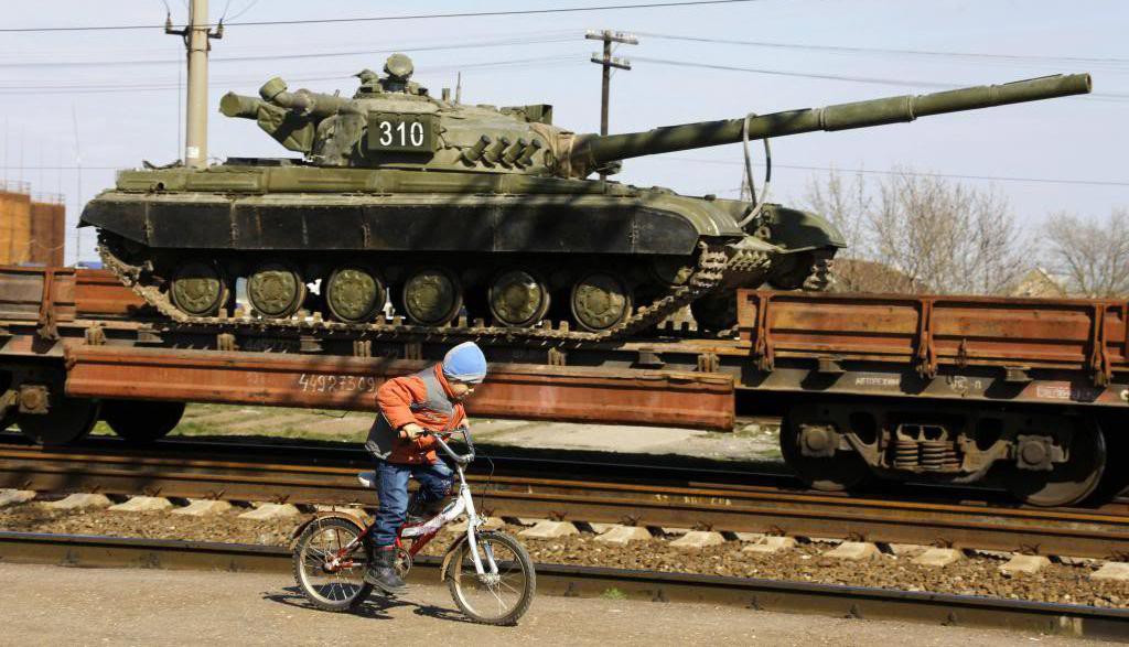 Động cơ diesel đa nhiên liệu 5DTF 750 cho công suất 700 mã lực để xe tăng đạt tốc độ từ 45-60km/h, tầm hoạt động 500km hoặc 700km với thùng nhiên liệu gắn ngoài.