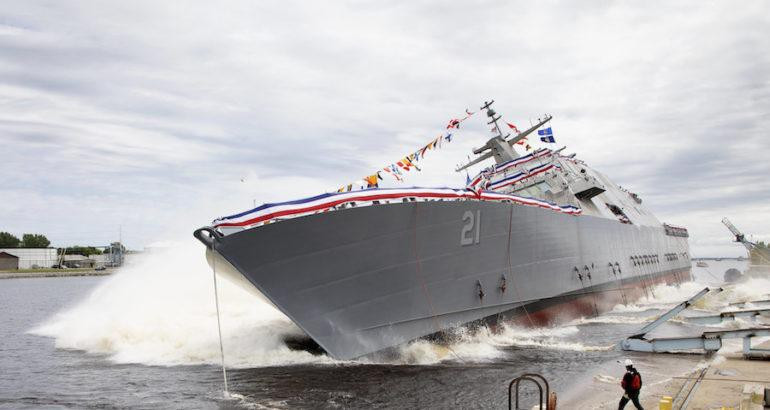 Chiến hạm lớp Freedom được các bị các loại vũ khí hiện đại giúp khả năng công thủ toàn diện. Cụ thể chúng được trang bị pháo hải quân Mk 110 57 mm, hai pháo Mk 44 30mm, một cụm ống phóng chứa 21 tên lửa phòng không RIM-116, 8 tên lửa RGM-184A chuyên tấn công mục tiêu trên biển và trên bộ. Chiến hạm có thể được trang bị 24 tên lửa AGM-114L để tấn công mục tiêu trên bộ và một tổ hợp vũ khí laser công suất 150 kW.