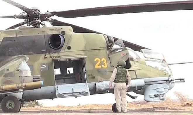 Những chiếc Mi-24 có khả năng chở được 8 lính có vũ trang hoặc 4 cáng cứu thương, hay 2,4 tấn hàng hóa.