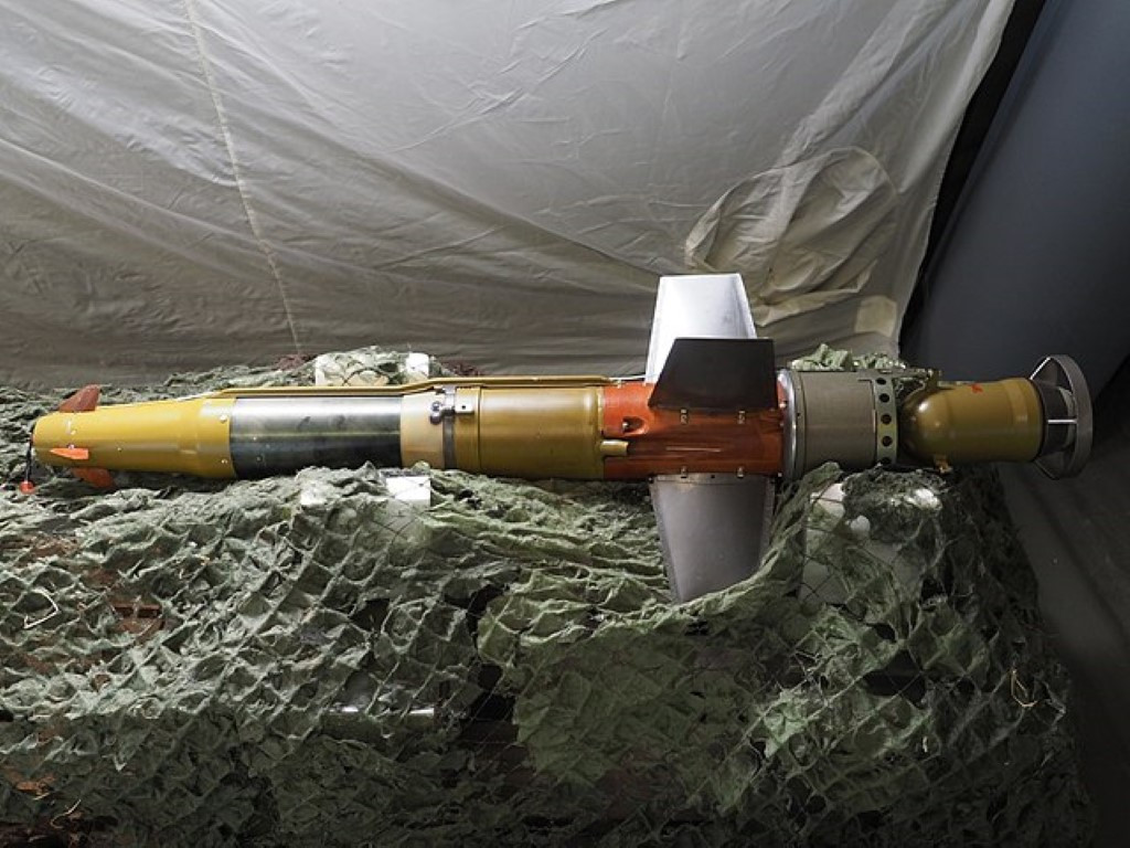 Loại tên lửa này có tầm bắn tối đa 5.500 mét, phiên bản Kornet-EM đời mới thậm chí có thể bắn trúng mục tiêu ở khoảng cách 10 km,và là một trong những loại súng chống tăng có tầm bắn xa nhất hiện nay. Nguồn ảnh: Twitter.