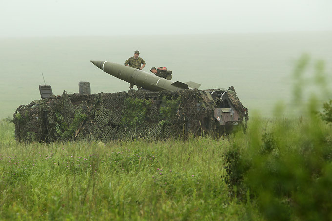 Loại tên lửa đạn đạo nguy hiểm này có thể đạt tốc độ bay lên tới 1,8 km/giây, tương đương với vận tốc Mach 5,3. Tuy nhiên độ chính xác của chúng là không quá cao, có thể lệch mục tiêu tối đa 150 mét.