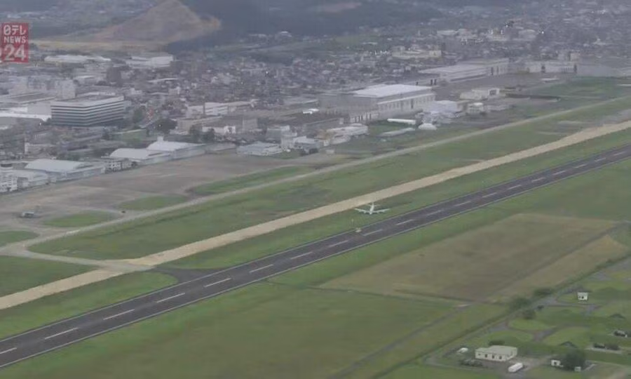 Nguồn tin giấu tên trong lực lượng phòng vệ Nhật Bản cho biết 10 thành viên tổ lái không bị thương trong sự cố. Máy bay vừa trải qua đợt bảo dưỡng tại nhà máy của tập đoàn Kawasaki Heavy Industries, đang thử nghiệm và chưa được bàn giao cho đơn vị nào của lực lượng phòng vệ.