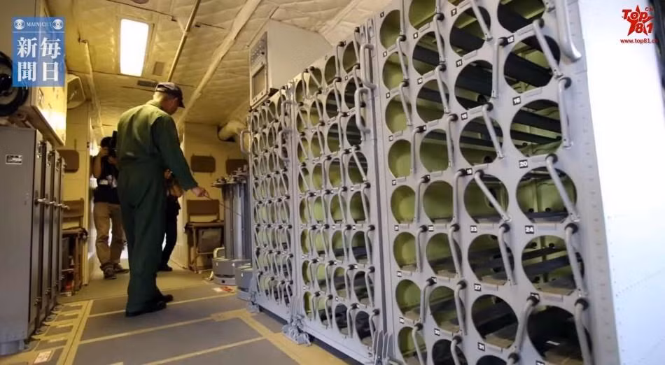 Hình ảnh hệ thống chứa hàng trăm chiếc phao âm dùng để phát hiện tàu ngầm của đối phương.