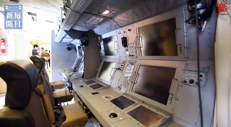 Máy bay được trang bị hàng loạt hệ thống điện tử dùng cho trinh sát và tác chiến chống ngầm hiện đại.