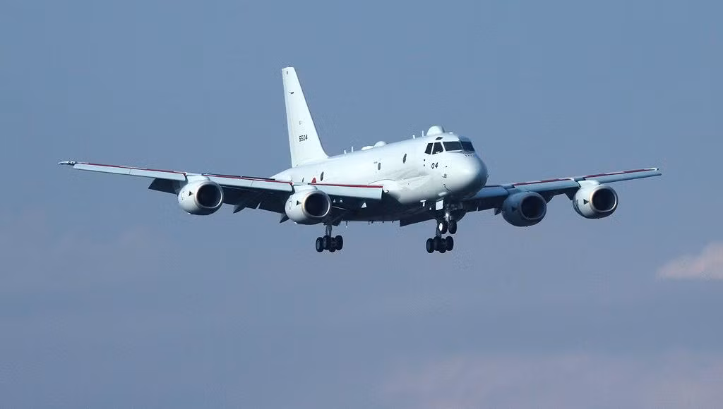 Với 4 động cơ turbine phản lực cánh quạt đẩy, máy bay có thể đạt tốc độ tối đa 996km/h, tầm bay 8.000km, trần bay 13,5km.