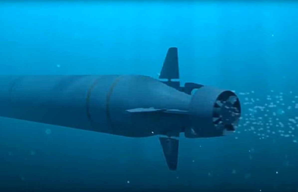 Trong khi đó Poseidon trên cả quãng đường di chuyển rất dài của mình phải liên tục đổi hướng nhằm lẩn tránh đối phương, chưa kể ngư lôi siêu khoang có độ ồn rất lớn, không thể yên tĩnh như những gì Nga quảng cáo.