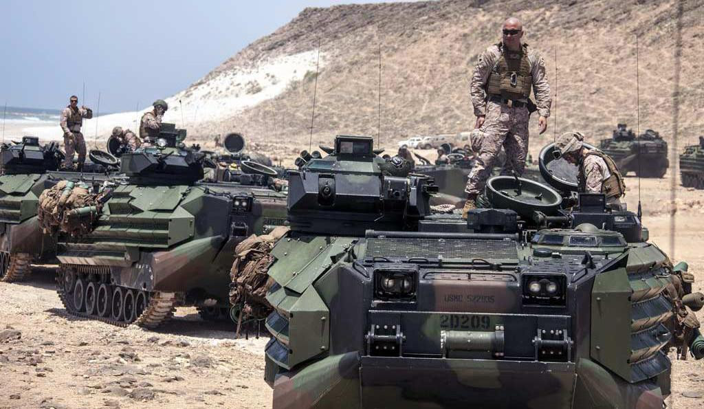 AAV7 được biên chế từ năm 1972 với nhiều biến thể khác nhau và vẫn được thủy quân lục chiến Mỹ coi là phương tiện chủ lực trong các chiến dịch đổ bộ.