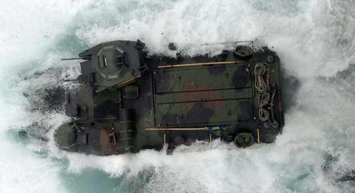 Ngoài Mỹ còn có hơn chục quốc gia khác sử dụng dòng xe này, tại Đông Nam Á xe bọc thép AAV7A1 được sử dụng bởi hải quân Indonesia và Philippines.